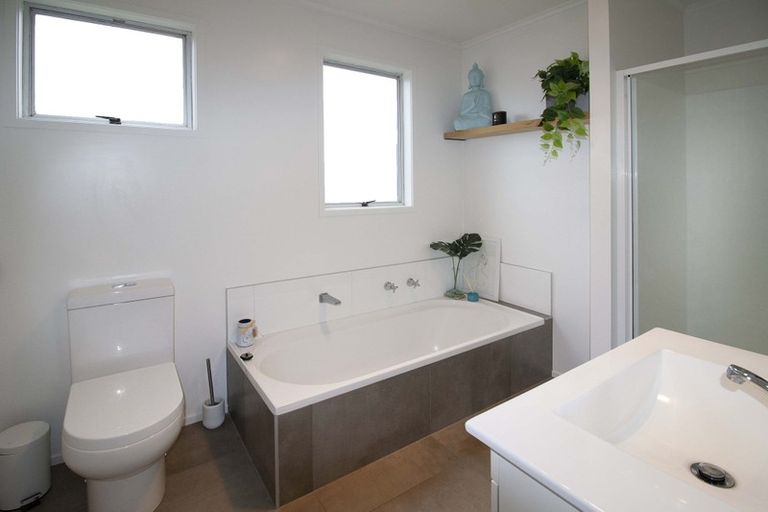 Photo of property in 12 Harriet Place, Spotswood, New Plymouth, 4310