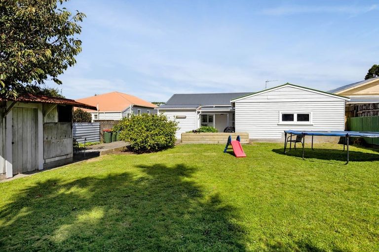 Photo of property in 12 Burns Street, Hawera, 4610