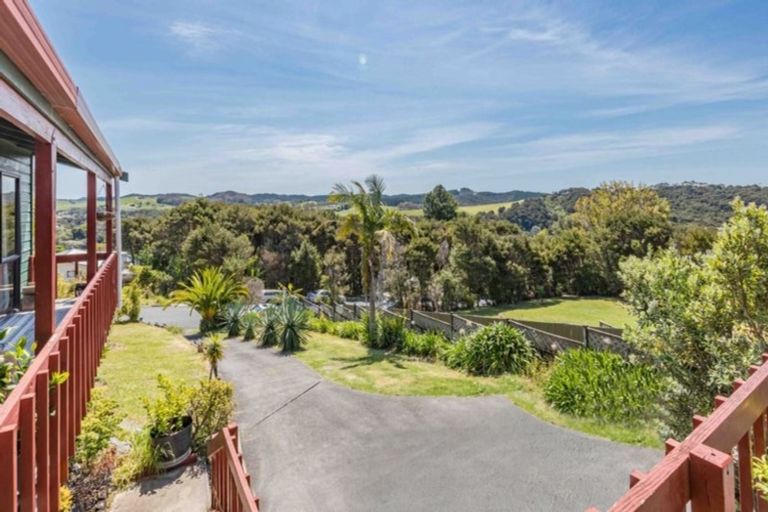 Photo of property in 11 Falls View Road, Haruru, 0204