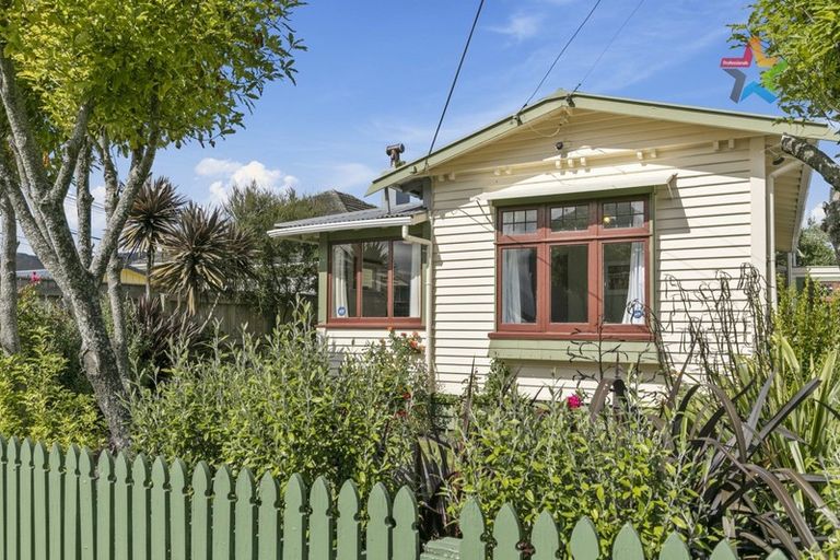 Photo of property in 17 Pirie Crescent, Moera, Lower Hutt, 5010