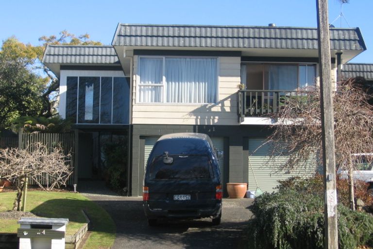 Photo of property in 24 Coulthard Terrace, Opaheke, Papakura, 2113