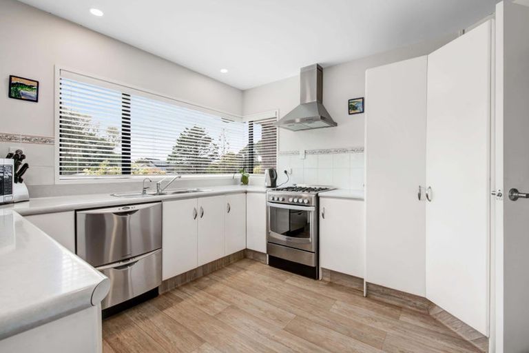 Photo of property in 9 Crampton Court, Orewa, 0931