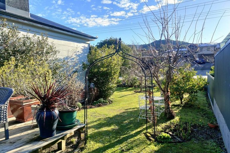 Photo of property in 108 Waikawa Road, Picton, 7220