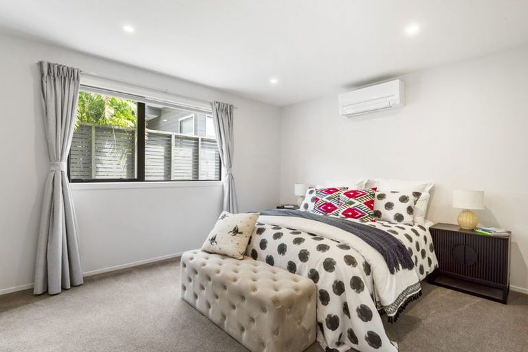 Photo of property in 43 Knights Road, Rothesay Bay, Auckland, 0630