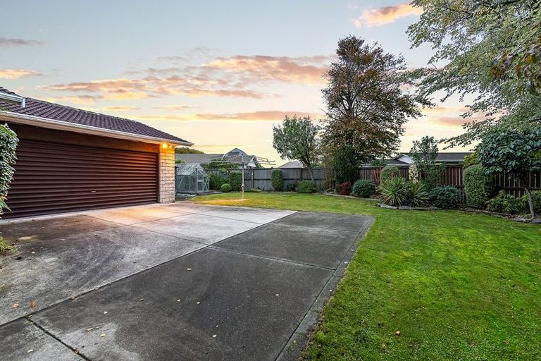 Photo of property in 17 Wyatt Place, Russley, Christchurch, 8042