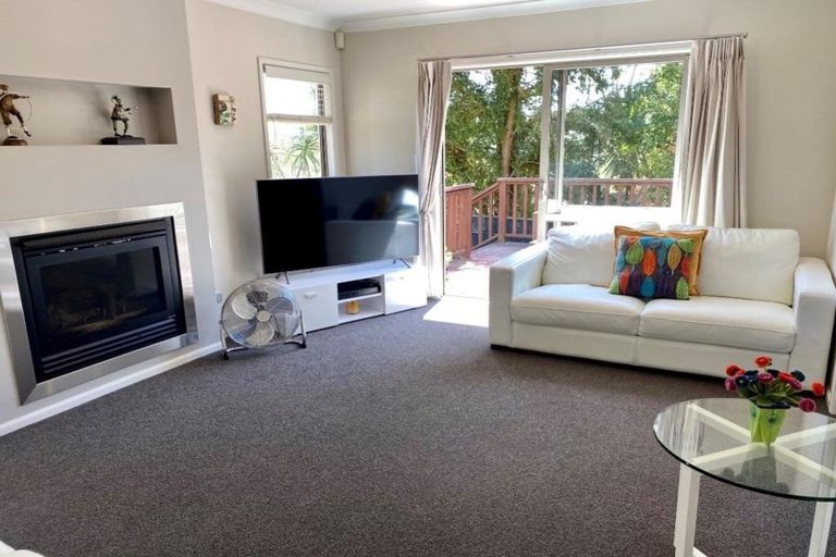 Photo of property in 2 William Souter Street, Forrest Hill, Auckland, 0620