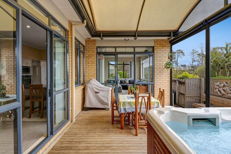 Photo of property in 4 Kingtide Place, Red Beach, 0932