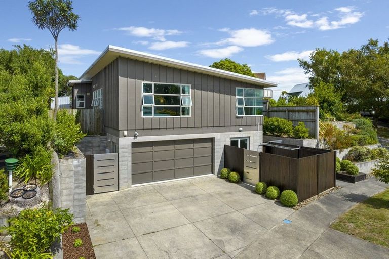 Photo of property in 19 Springdale Grove, Fitzherbert, Palmerston North, 4410