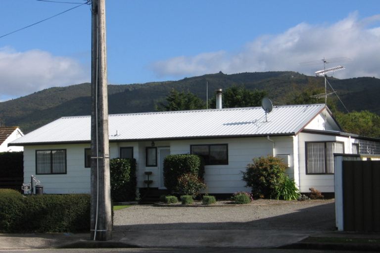 Photo of property in 10 Farrier Grove, Featherston, 5710