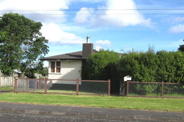 Photo of property in 27 Wharf Road, Te Atatu Peninsula, Auckland, 0610