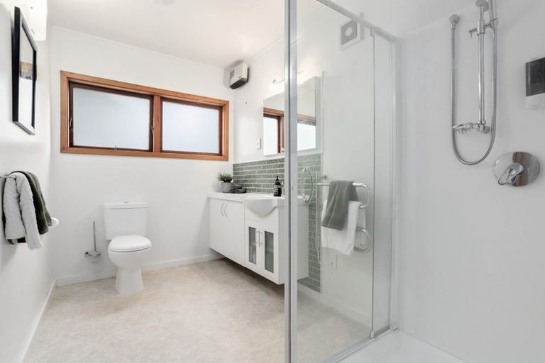 Photo of property in 43 West Lynn Road, Titirangi, Auckland, 0604