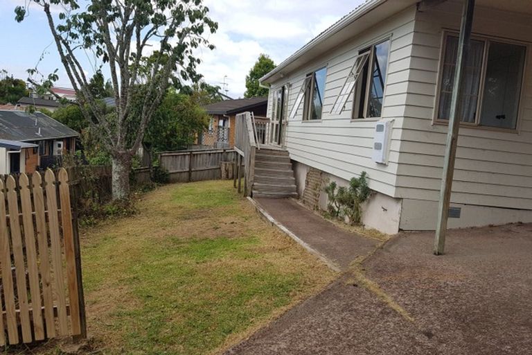 Photo of property in 66e Woodglen Road, Glen Eden, Auckland, 0602