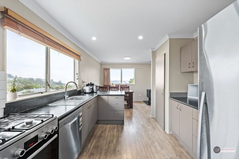 Photo of property in 10 Kaitangata Crescent, Kelson, Lower Hutt, 5010