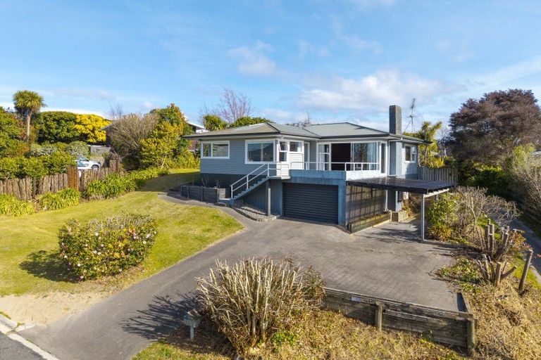 Photo of property in 18 Scenic Heights, Acacia Bay, Taupo, 3330