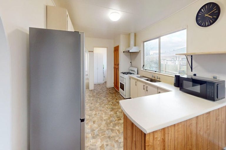 Photo of property in 2 Newton Place, Westbrook, Palmerston North, 4412