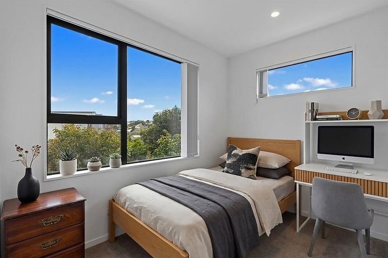 Photo of property in 2a Robin Lane, Browns Bay, Auckland, 0630