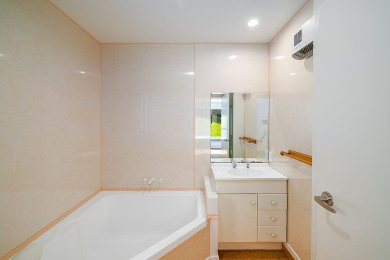 Photo of property in 6 Kaikomako Place, Cass Bay, Lyttelton, 8082