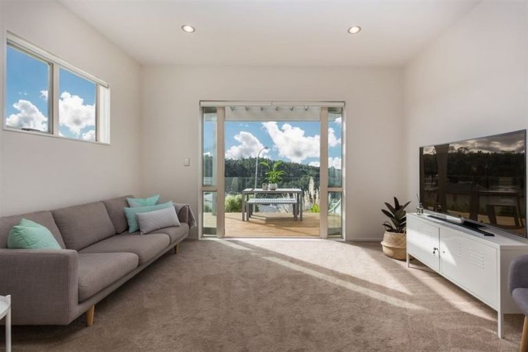 Photo of property in The Rise, 22 Hatfield Place, Albany Heights, Auckland, 0632
