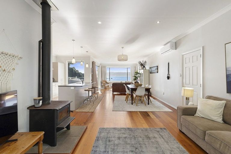 Photo of property in 493 Karaka Bay Road, Karaka Bays, Wellington, 6022