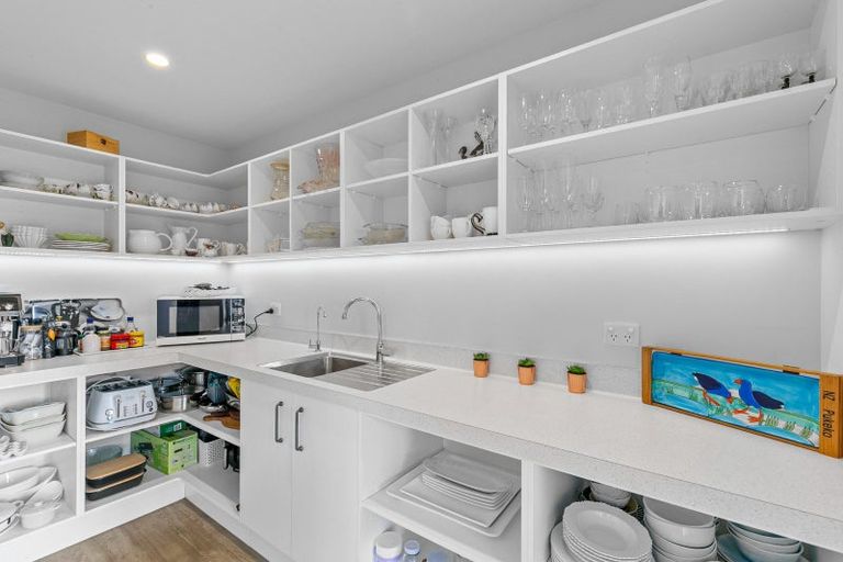 Photo of property in 76 Pohutukawa Drive, Levin, 5571
