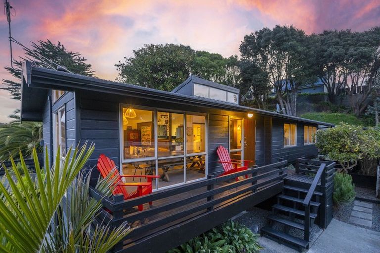 Photo of property in 19 Renown Road, Raumati South, Paraparaumu, 5032