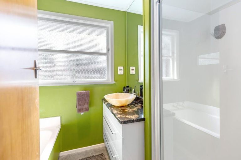 Photo of property in 85 Brandon Street, Featherston, 5710