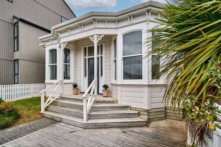 Photo of property in 10 Stanley Street, Berhampore, Wellington, 6023