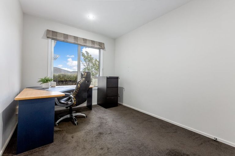 Photo of property in 2 Nelson Avenue, Aotea, Porirua, 5024