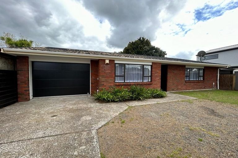 Photo of property in 2a Pinedale Place, Henderson, Auckland, 0610