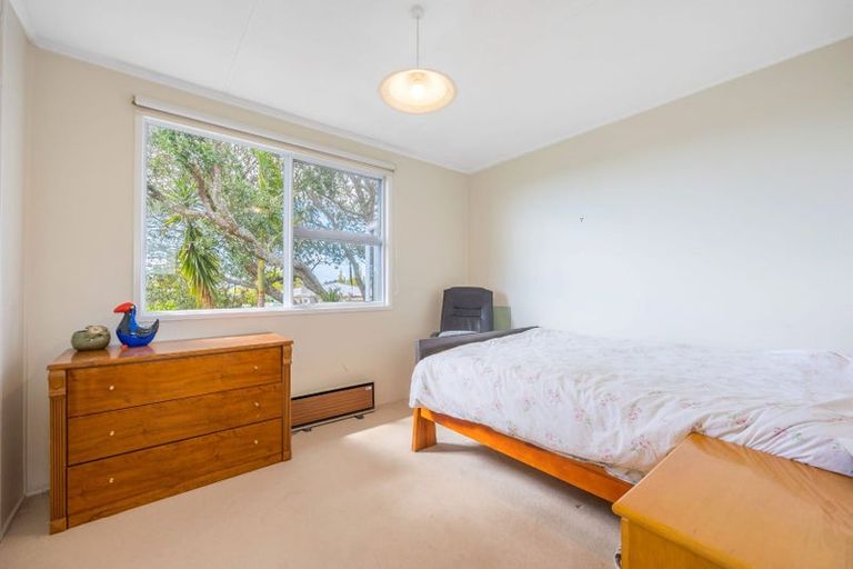 Photo of property in 2/27 Raleigh Road, Northcote, Auckland, 0627