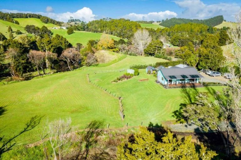 Photo of property in 22 Wairere Valley Road, Paparoa, 0571