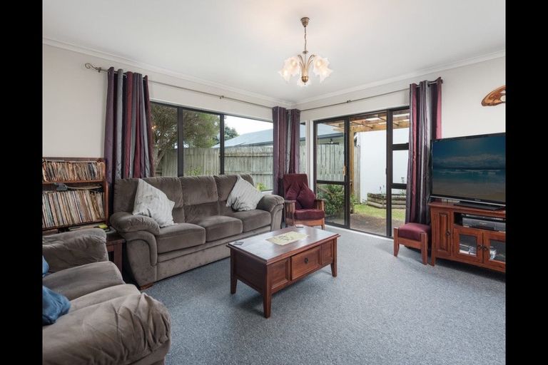 Photo of property in 25 Barbara Grove, Papamoa Beach, Papamoa, 3118