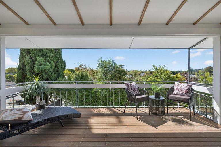 Photo of property in 1 Dyers Pass Road, Cashmere, Christchurch, 8022