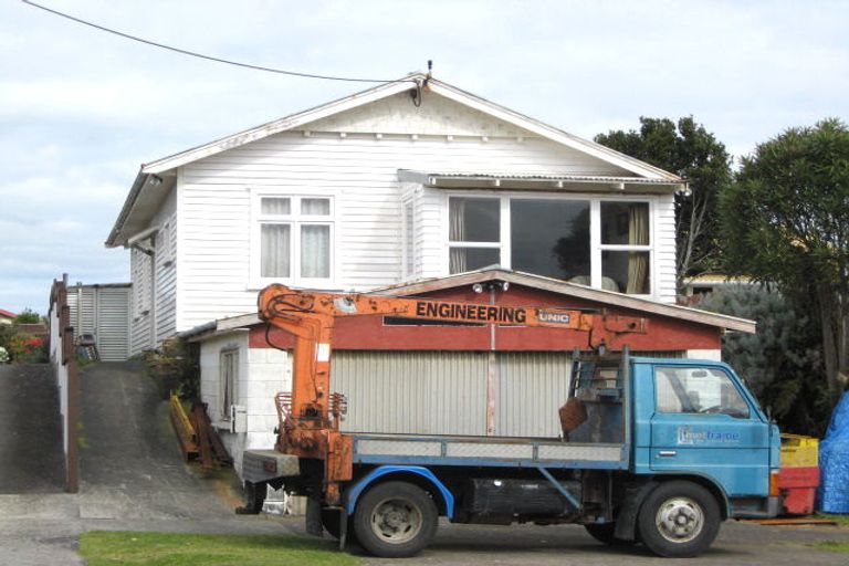 Photo of property in 23 Roy Terrace, Moturoa, New Plymouth, 4310