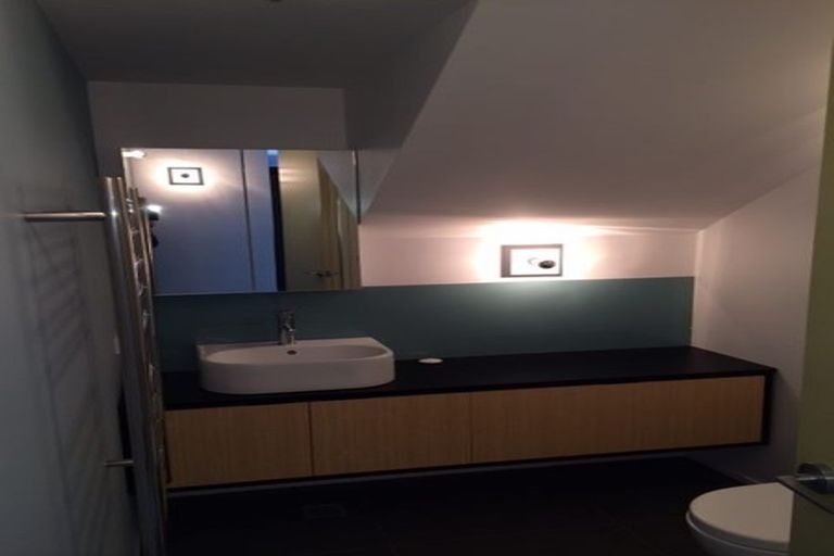 Photo of property in 76 Brougham Street, Mount Victoria, Wellington, 6011