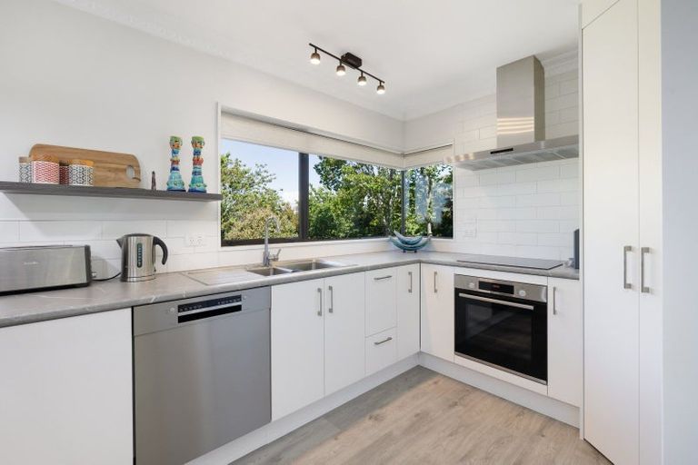 Photo of property in 42a Karaka Road, Otumoetai, Tauranga, 3110