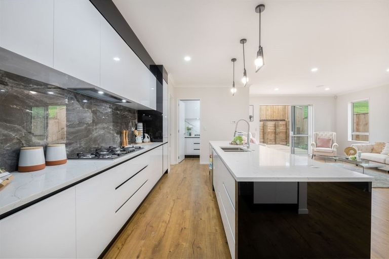 Photo of property in 91 Tir Conaill Avenue, Flat Bush, Auckland, 2019