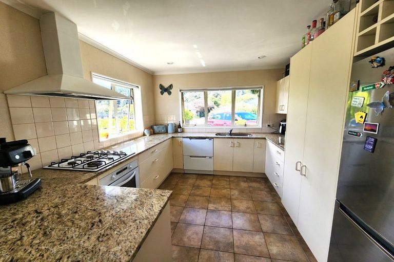 Photo of property in 2 Emerald Hill Drive, Birchville, Upper Hutt, 5018