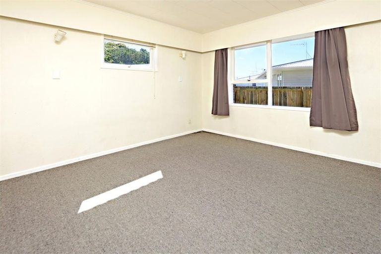 Photo of property in 41 Gossamer Drive, Pakuranga Heights, Auckland, 2010