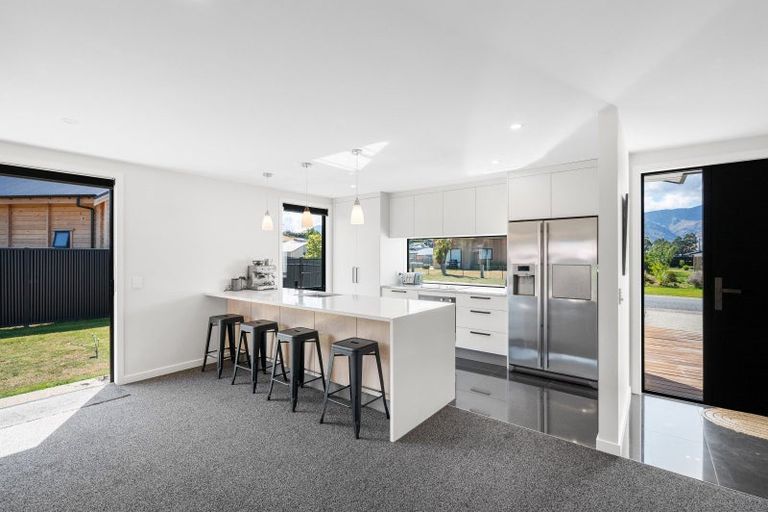 Photo of property in 4 Pennycook Place, Lake Hawea, Wanaka, 9382