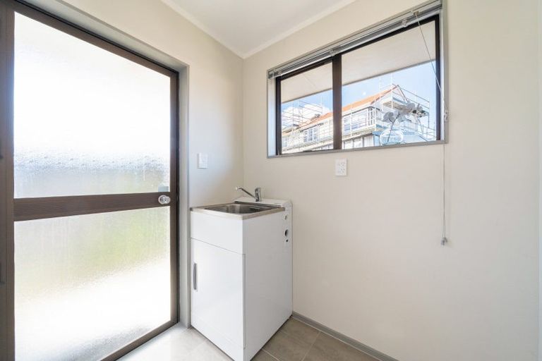 Photo of property in 2/41 Athlone Crescent, Avalon, Lower Hutt, 5011