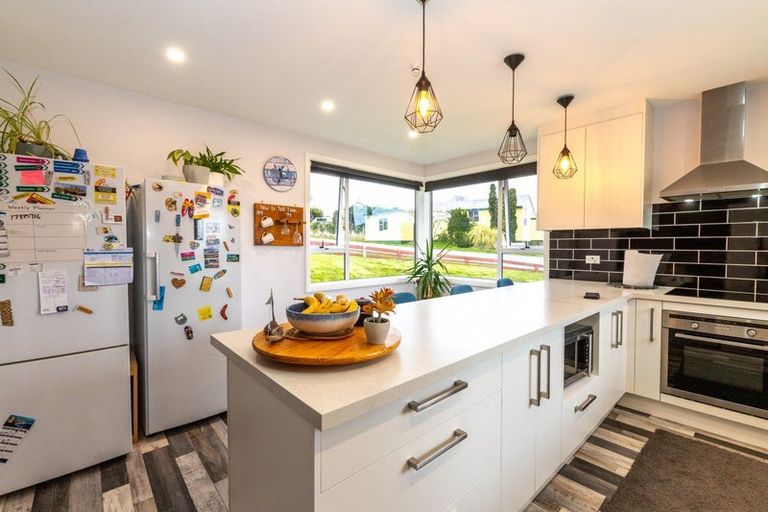 Photo of property in 68 Waldron Crescent, Green Island, Dunedin, 9018