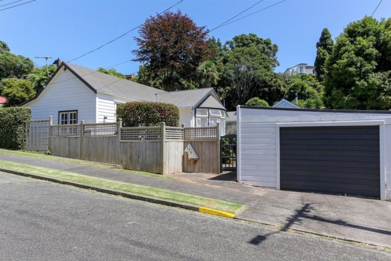 Photo of property in 24 Bracken Street, New Plymouth, 4310