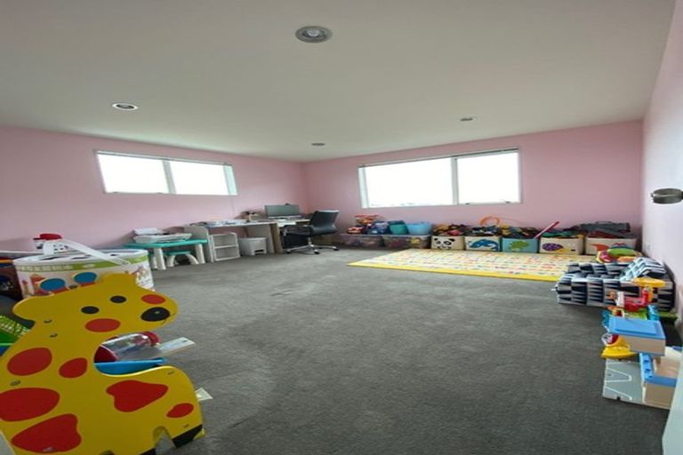 Photo of property in 63 Zara Court, Windsor Park, Auckland, 0632