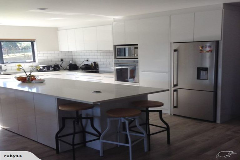 Photo of property in 54 Sunnyvale Road, Massey, Auckland, 0614