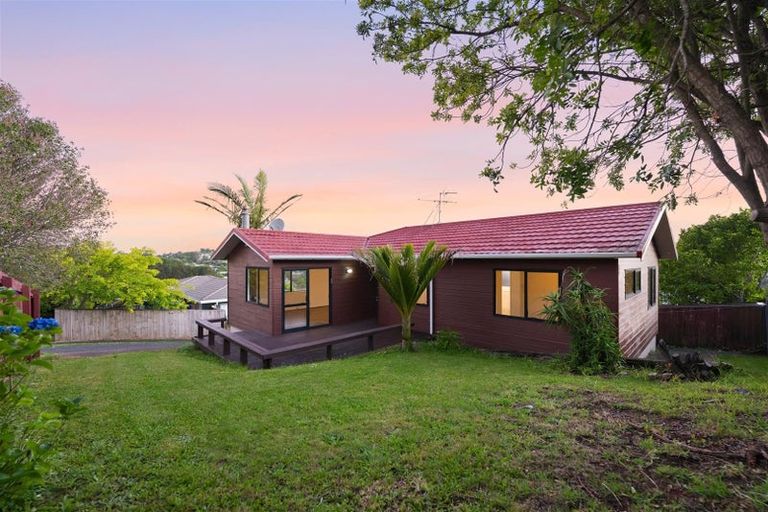 Photo of property in 1/3 Valecrest Place, Bayview, Auckland, 0629