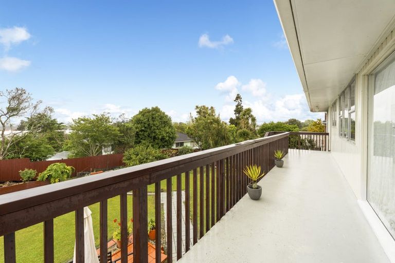Photo of property in 8 Fowey Avenue, Te Atatu South, Auckland, 0610
