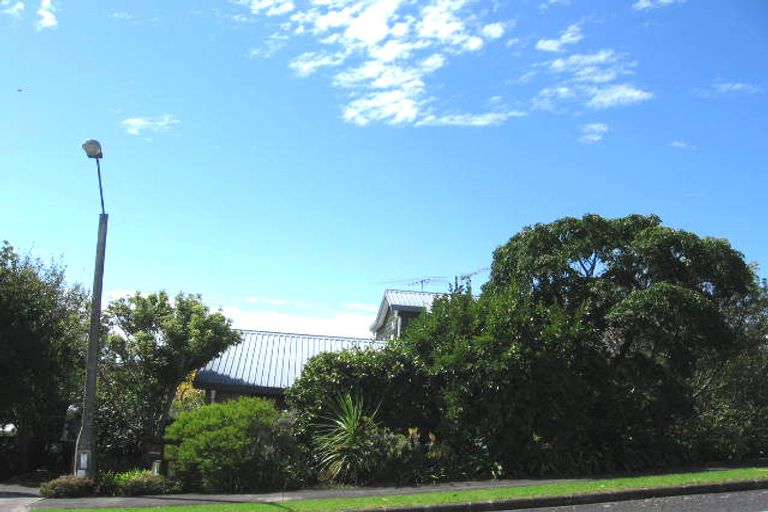 Photo of property in 1 Tiri View Place, Waiake, Auckland, 0630