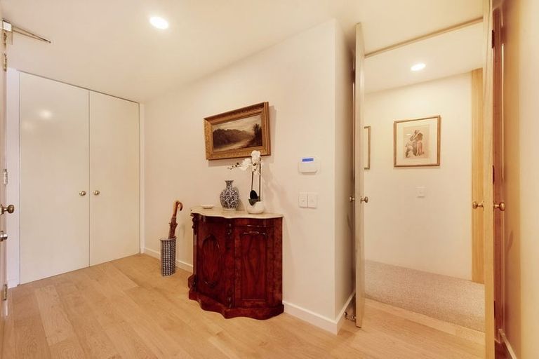 Photo of property in 2/328 Oriental Parade, Oriental Bay, Wellington, 6011