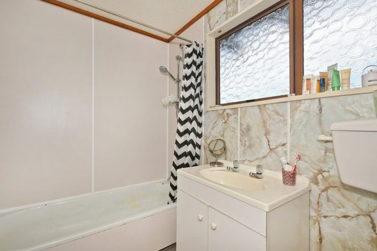 Photo of property in 15 Sherwood Road, Onerahi, Whangarei, 0110